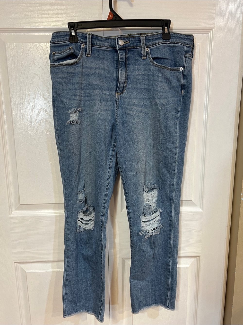 Universal Thread Women's Medium Blue Distressed Straight Leg Jeans
